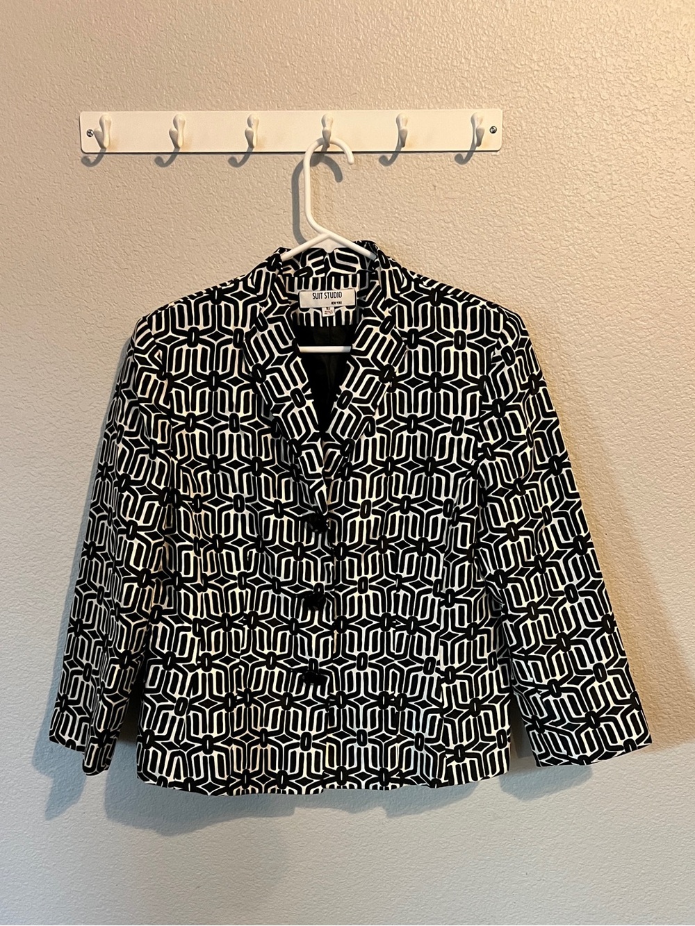 Suit Studio Black & White Geometric Blazer